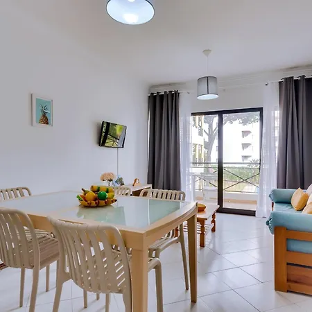 Apartment Topazio In Vilamoura With Pool